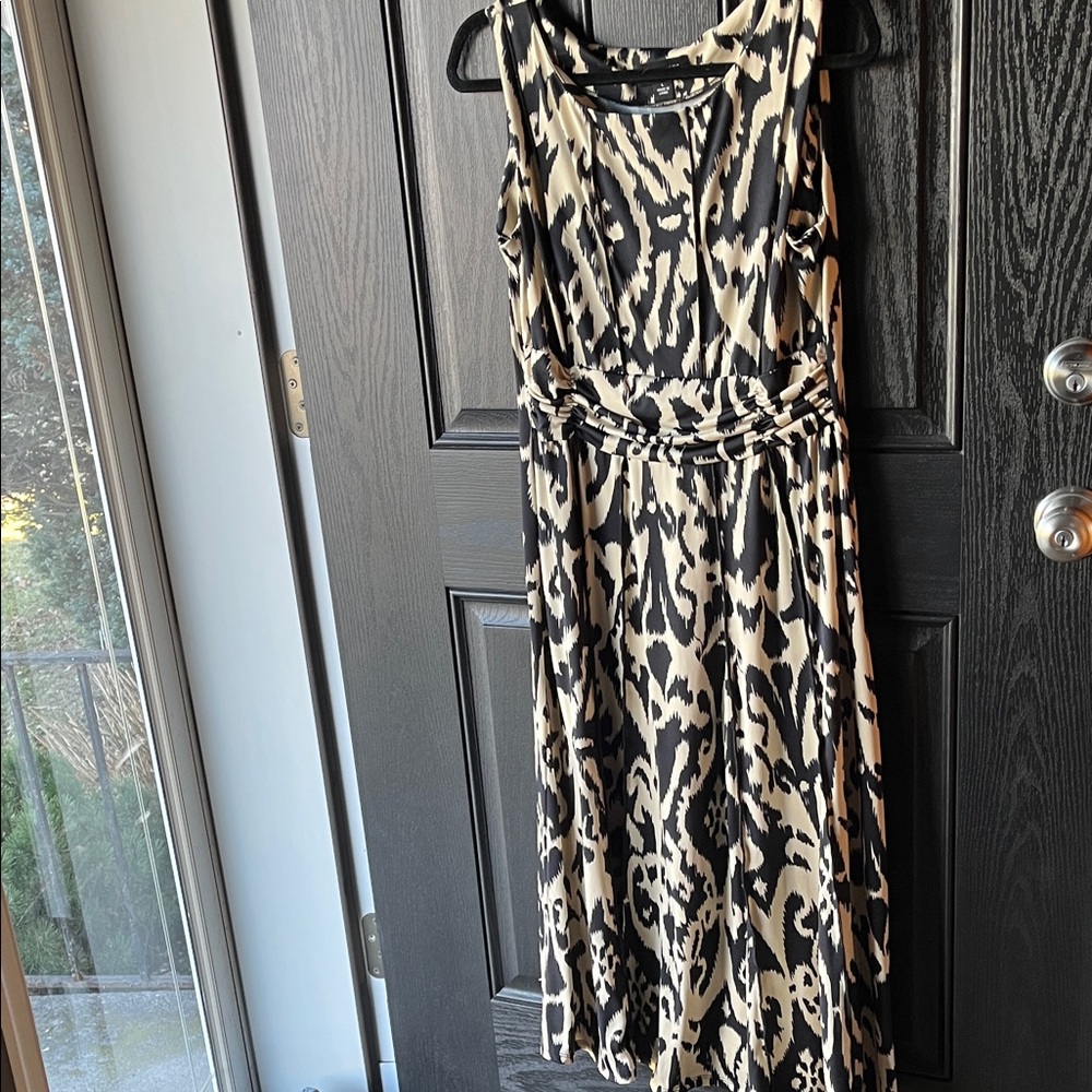 Elegant Black and Cream Midi Dress